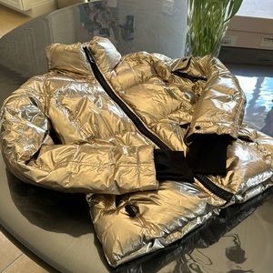 Adorable gold metallic SAM jacket size small in perfect condition